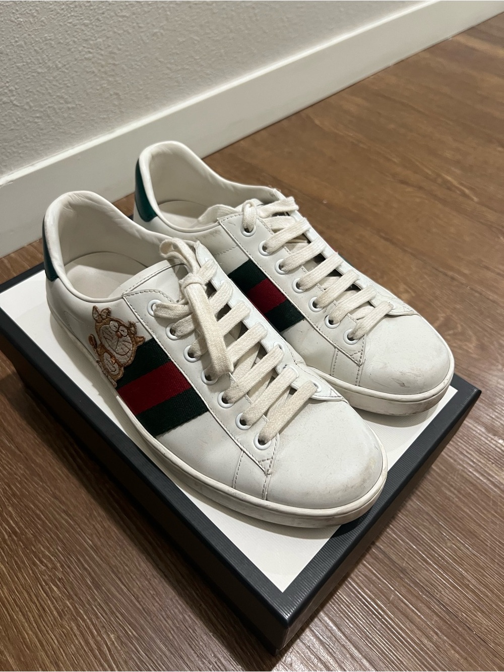 Gucci x Doremon Japan White Leather Sneakers with Green and Red Web Stripe